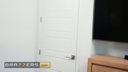 BRAZZERS - Hot Babe Sinatra Monroe Catches Lily Lou With A Dildo And Dominates Her In Bed